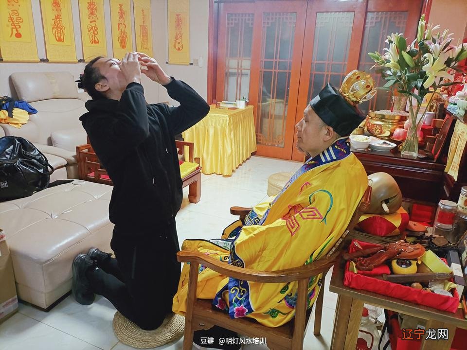 八字日柱看2016年运势_八字看2017年运势_六壬看多久运势