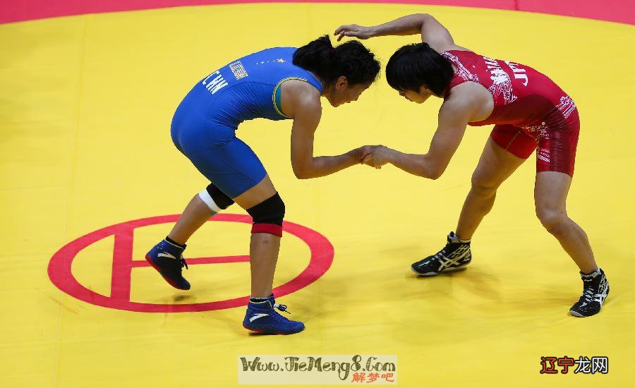 周公解梦:梦见摔倒,凶兆、失位,秋八月占生女