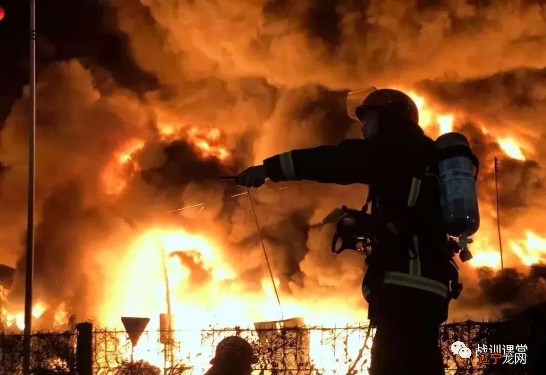 见端水灭火_梦见自己拿水灭火_水灭火控制装置