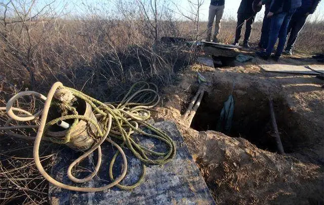 梦见爷爷坟被挖_挖到古坟风水学_《鬼喘气》偷坟掘墓打盗洞,我挖到了一具千年美艳女尸