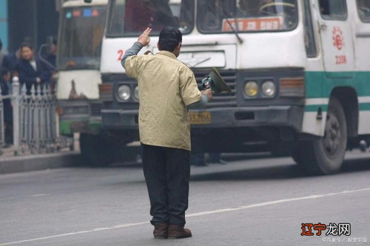 《鬼喘气》偷坟掘墓打盗洞,我挖到了一具千年美艳女尸_挖到古坟风水学_梦见爷爷坟被挖