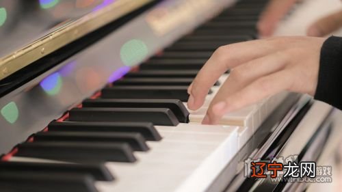 梦见弹琴是什么意思?周公解梦梦见独自弹琴的解释