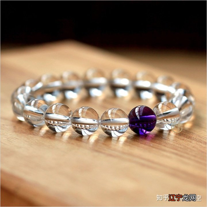 白水晶“水晶之王”的美誉，晶莹通透，洁净美观