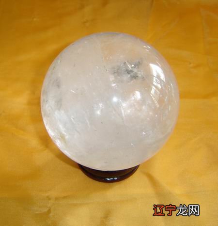 白水晶“水晶之王”的美誉，晶莹通透，洁净美观