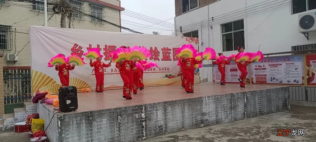 组图 老城镇：元宵佳节到来巡游爆竹