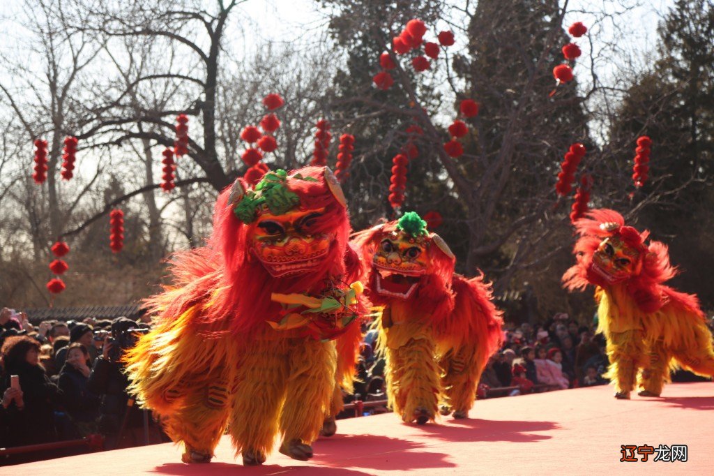 组图 大年初一各地群众开展丰富多彩的新春民俗活动过大年