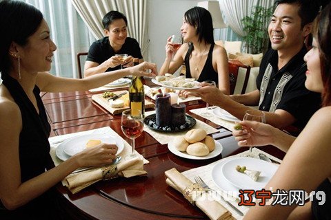 风水堂：梦见与去世的人吃饭