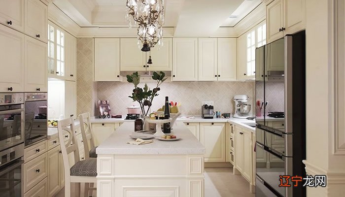 厨房门白色的风水学_学风水,看风水,做风水_白色门白色墙白色地效果图