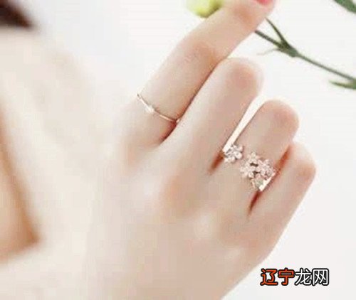 图 梦到自己戴别人的旧戒指是什么意思？