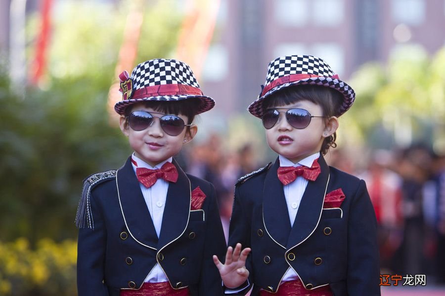 梦里梦见双胞胎又意味着什么？怎么说的梦见四胞胎