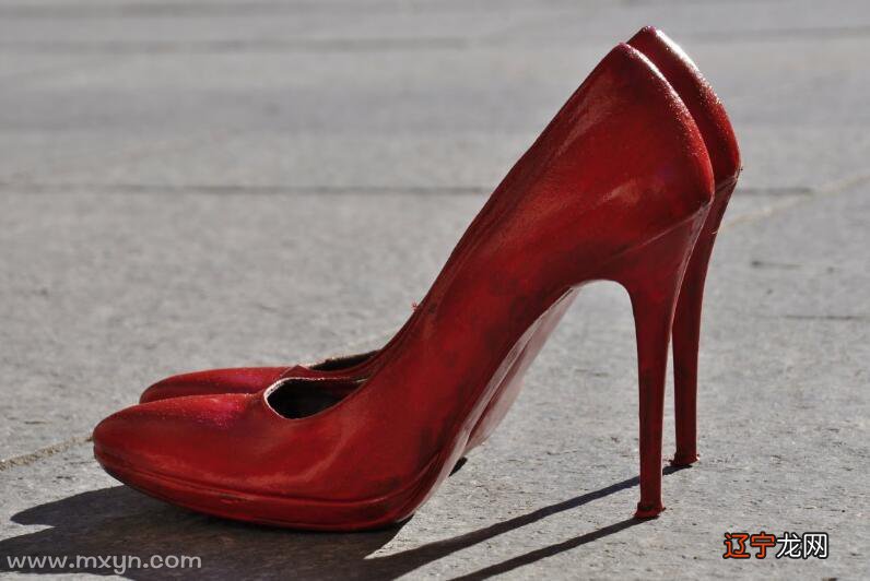 风水堂：梦见自己穿新鞋子是什么意思