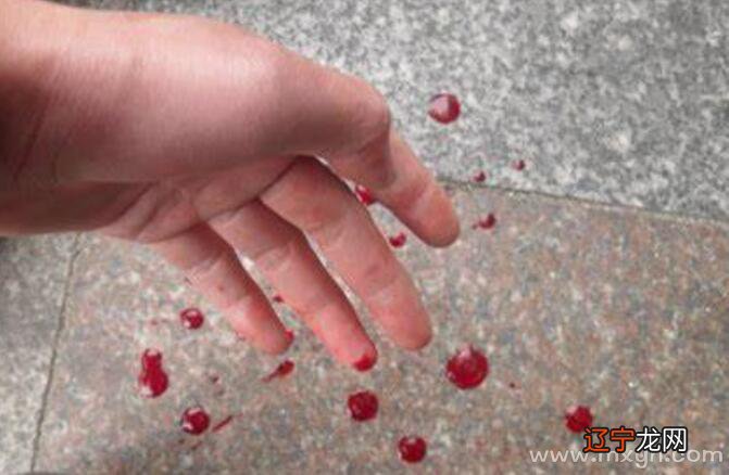 梦见一大堆血是什么意思？周公解梦、梦到一大堆血