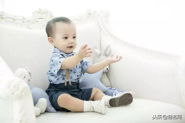 牛年牛宝宝适合用什么生肖的乳名生肖宝宝取小名