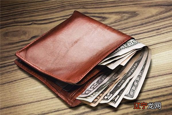 梦见破门子破窗户刮大风_梦见包钱破了_钱堆破城市