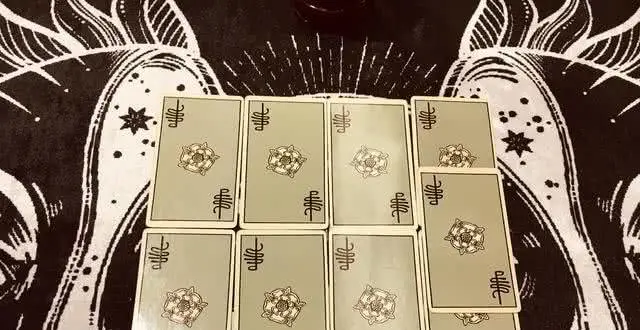 12/22-1/19 占卜用品 摩羯座:感情方面不要一味