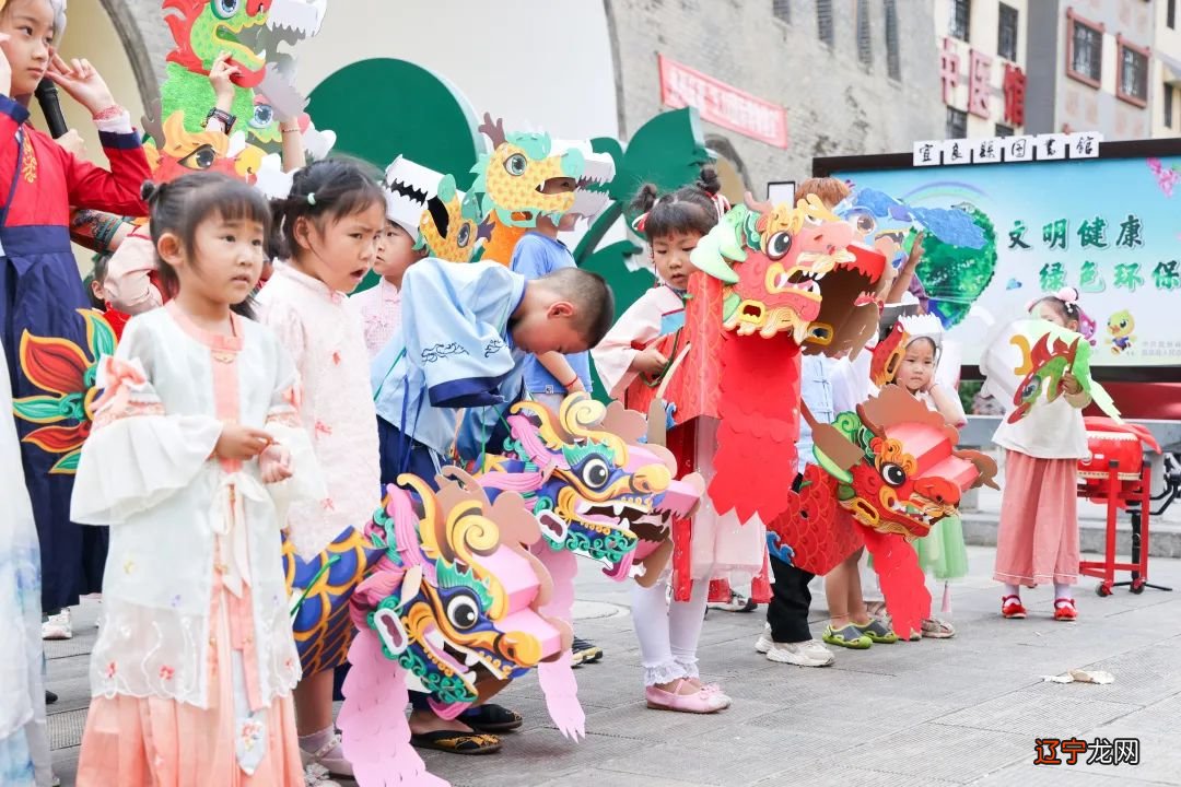 图 “体验端午民俗传承中华优秀传统文化”亲子活动
