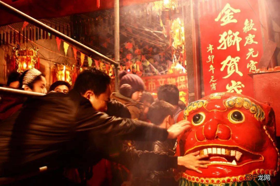 广东揭阳闹元宵“行彩桥、摸石狮”近十万市民走向榕城区