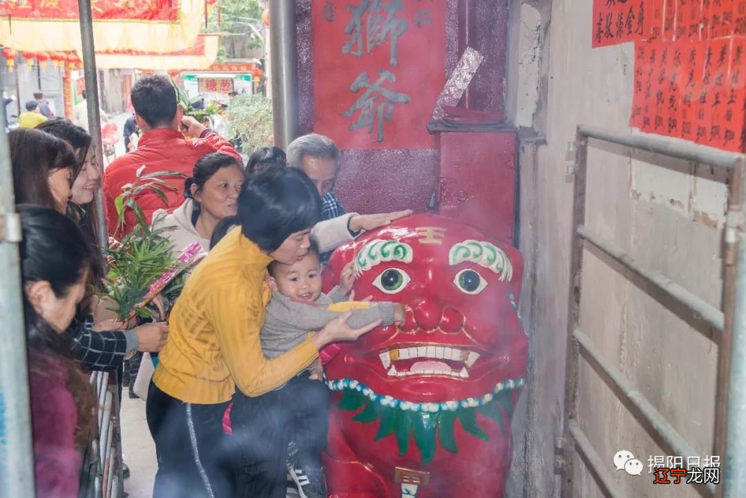 广东揭阳闹元宵“行彩桥、摸石狮”近十万市民走向榕城区