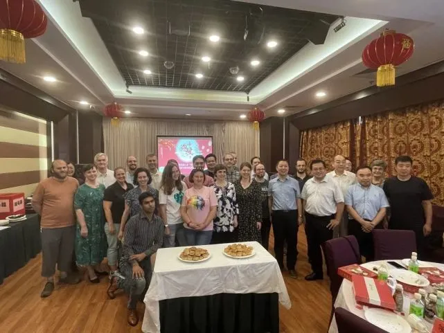 民俗的感悟 市科技局组织在津外籍人才看津城特色文化景区参观活动