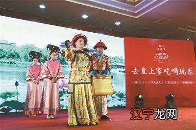 新年民俗文化 青年汇教大家制作“蒜信手拈来”指导下学得有模有样