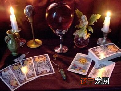 塔罗占卜选牌,你是坚持自己的爱情还是选择一个