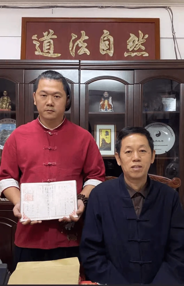 占卜和算命学哪个好_塔罗牌占卜在线占卜_学占卜