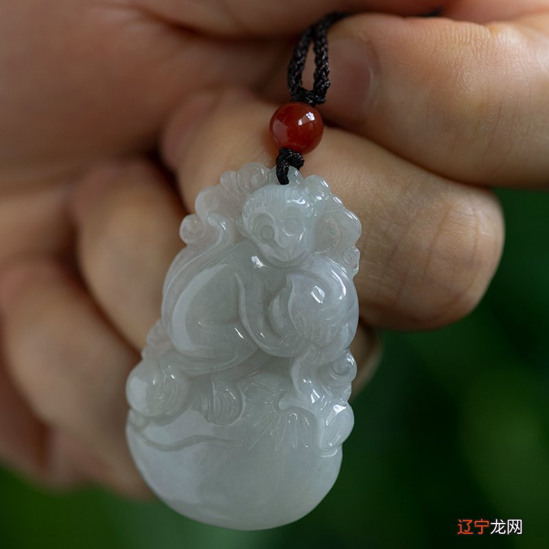 属猴之人所要佩戴的翡翠，我们其实很好解决的