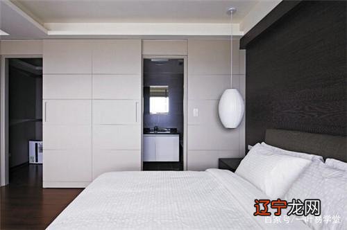 风水学卧室门改了_卧室不装门影响风水吗_两卧室门对门风水化解