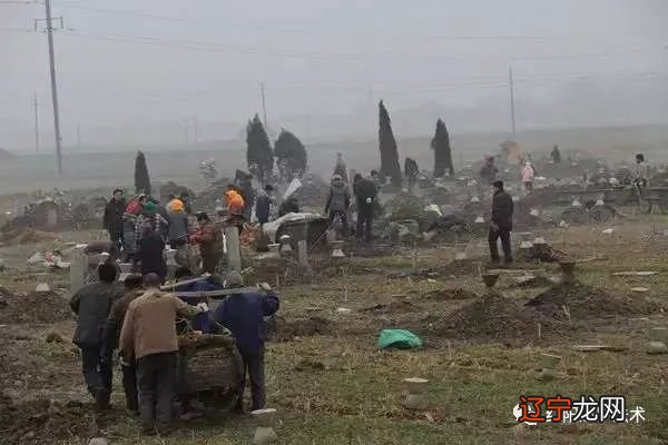 迁坟事项分析民间常说:“穷不改门,富不迁坟”