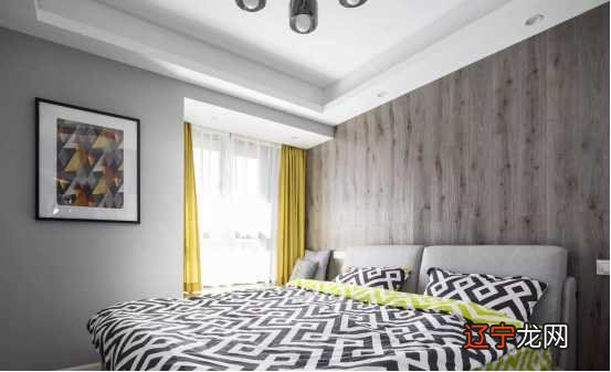 婚纱照可以挂在客厅么风水学_客厅挂家和万事兴风水_客厅挂牡丹画风水好吗