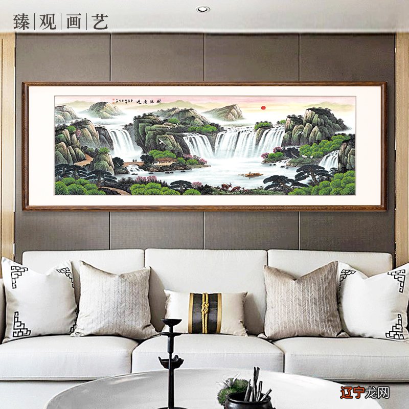 组图 一下在客厅挂画时需要注意的四大讲究