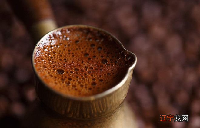 咖啡占卜图解 伊斯坦布尔闭上双眼,我聆听伊斯坦布尔一个妖艳的少女走在人行道上咒骂,挑逗的我听到有样东西从手中落地想必是一朵