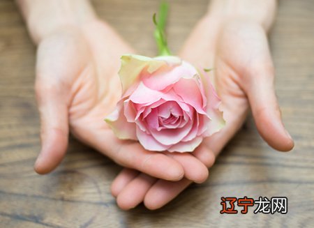 梦见门窗破烂_梦见枕头破烂_梦见门窗被撬家里被盗