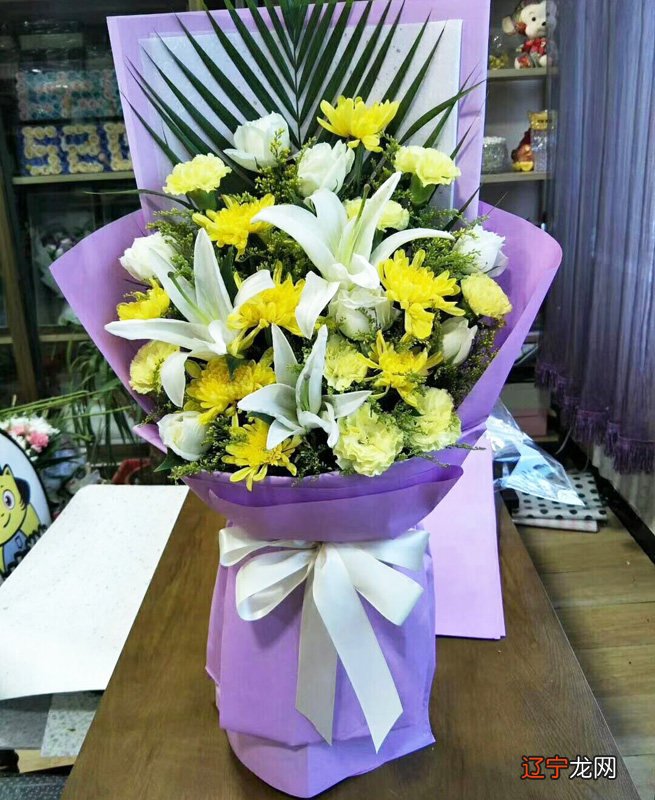 参加追悼会送什么花?送给老师花圈上的千古左联