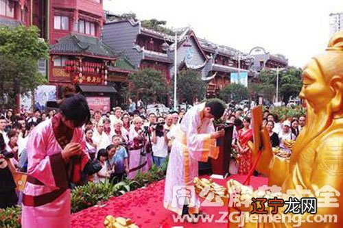 周公解梦梦见拜月老的寓意，你知道吗？