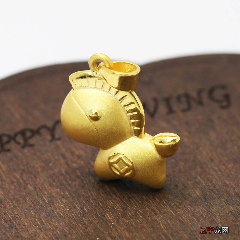 组图 属马一生佩戴什么运气银色耳钉耳钉