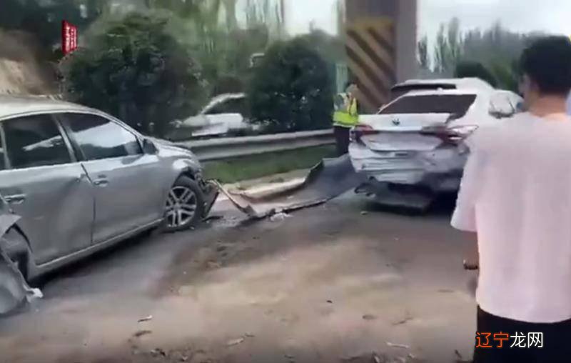 梦见看见别人车祸死人_梦见看见车祸现场_梦见别人车祸死人现场很惨