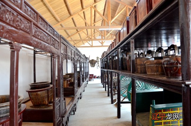 济州民俗村里面有住人,虽然经过商业开发,仍相对原汁原味