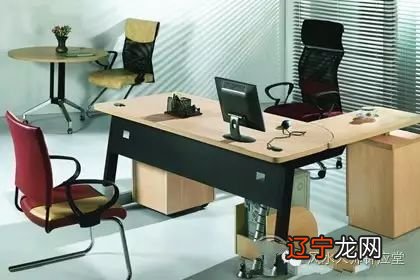 办公桌的办公桌风水朝向有哪些讲究?朝向的讲究