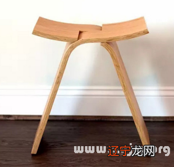 梦见脏凳子_梦见老公把毁的凳子扔茅坑里_梦见来月经弄脏凳子