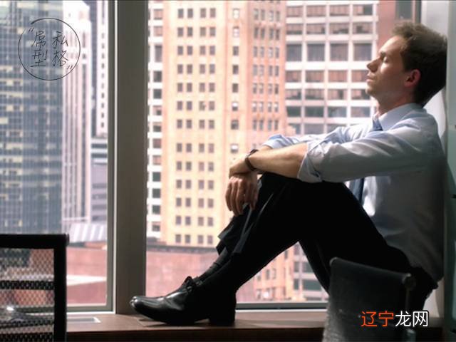 大全梦见穿白袜子_梦见穿红色袜子_梦见自己穿新袜子