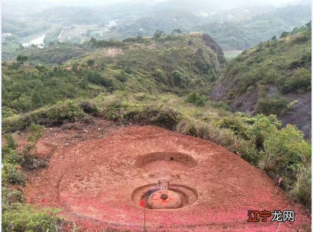 住在土地公后面风水好不好_风水学老人住在年轻人头上_住在地下室的老人