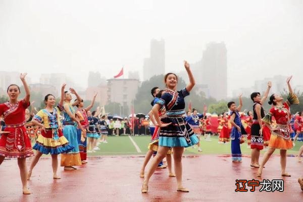 高校：同唱山歌齐跳舞，这样的大学让人羡慕