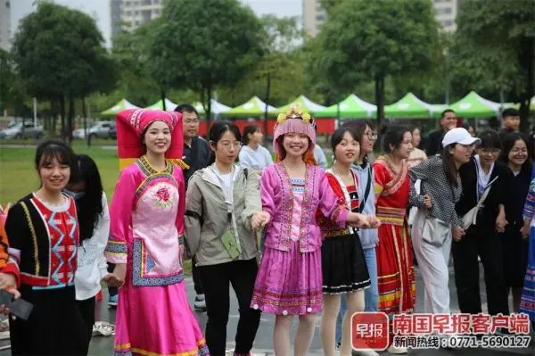 高校：同唱山歌齐跳舞，这样的大学让人羡慕