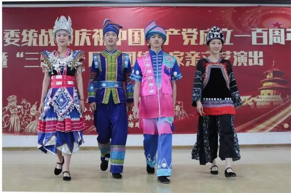 高校：同唱山歌齐跳舞，这样的大学让人羡慕