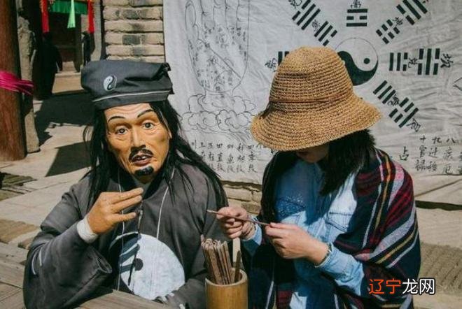 算命店铺“先算基本情况,后算未来态势”做起在线卜卦