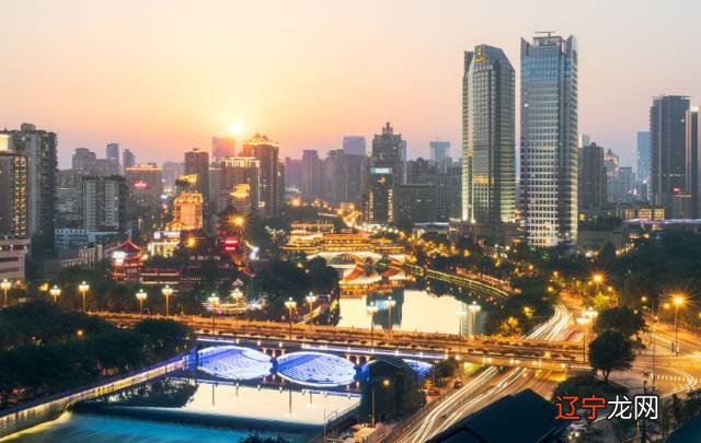 在中国众多“人杰地灵”的城市中,十座则灵