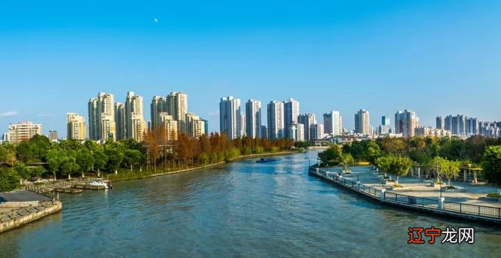 在中国众多“人杰地灵”的城市中,十座则灵