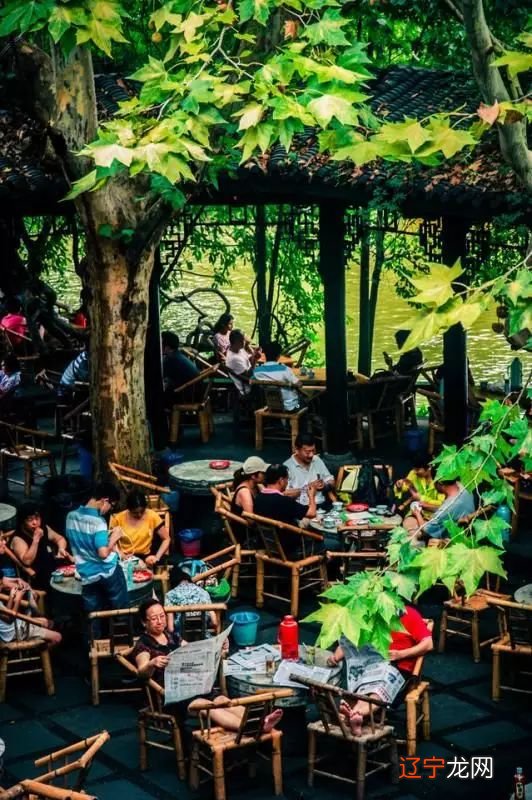 在中国众多“人杰地灵”的城市中,十座则灵