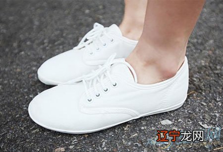 风水堂:梦见自己穿了双不合脚的鞋